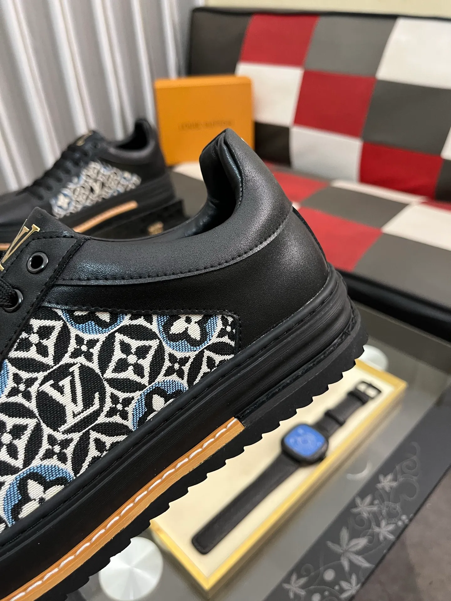 Men's shoes 💰420⌚️⌚️LV's new men's high-end casual sports shoes, using imported first-layer cowhide silk-screened brand lougou, original ultra-light TPU outsole, wear-resistant and comfortable, Monogram lougou embellished rubber outsole, breathable mesh lining, versatile classic style! Size: 38-442️⃣Colors available